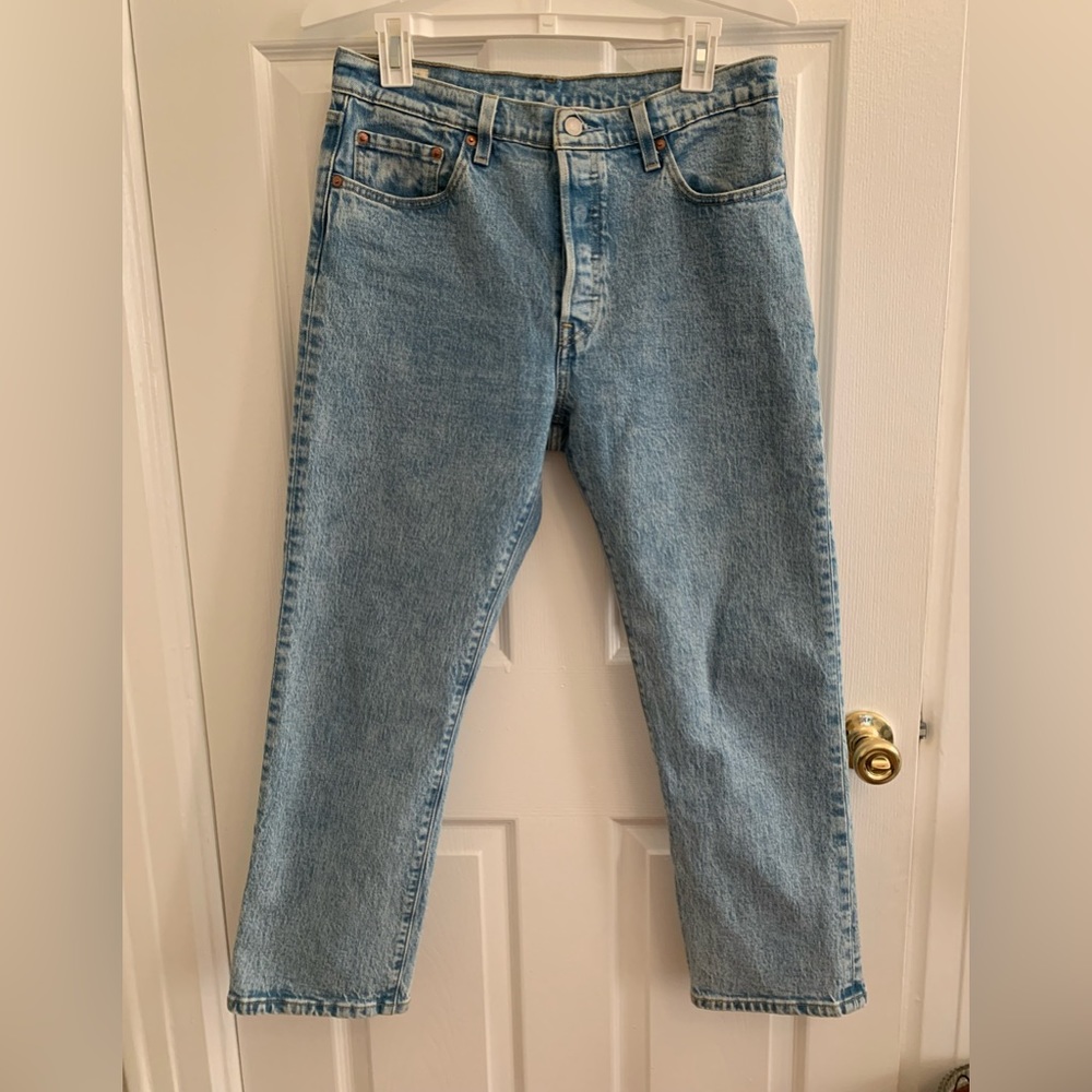 Cropped Levi 501s